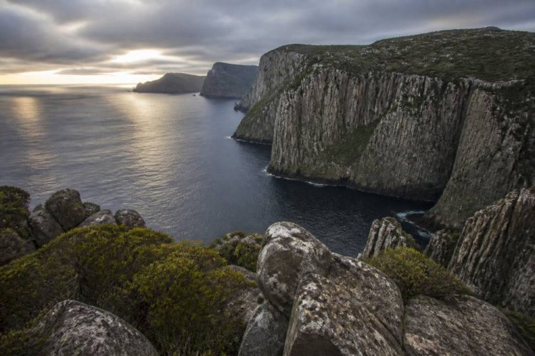 À la découverte des fjords d’Australie-Tasmanie : paysages sauvages, faune endémique et lumières spectaculaires